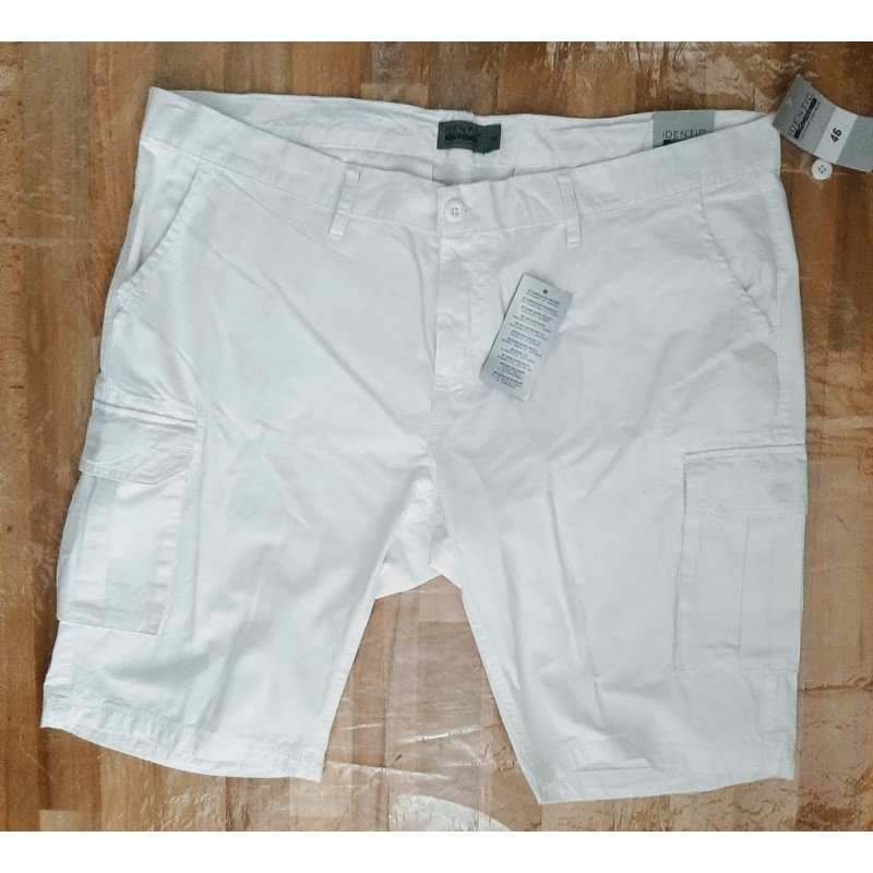 Men Short white