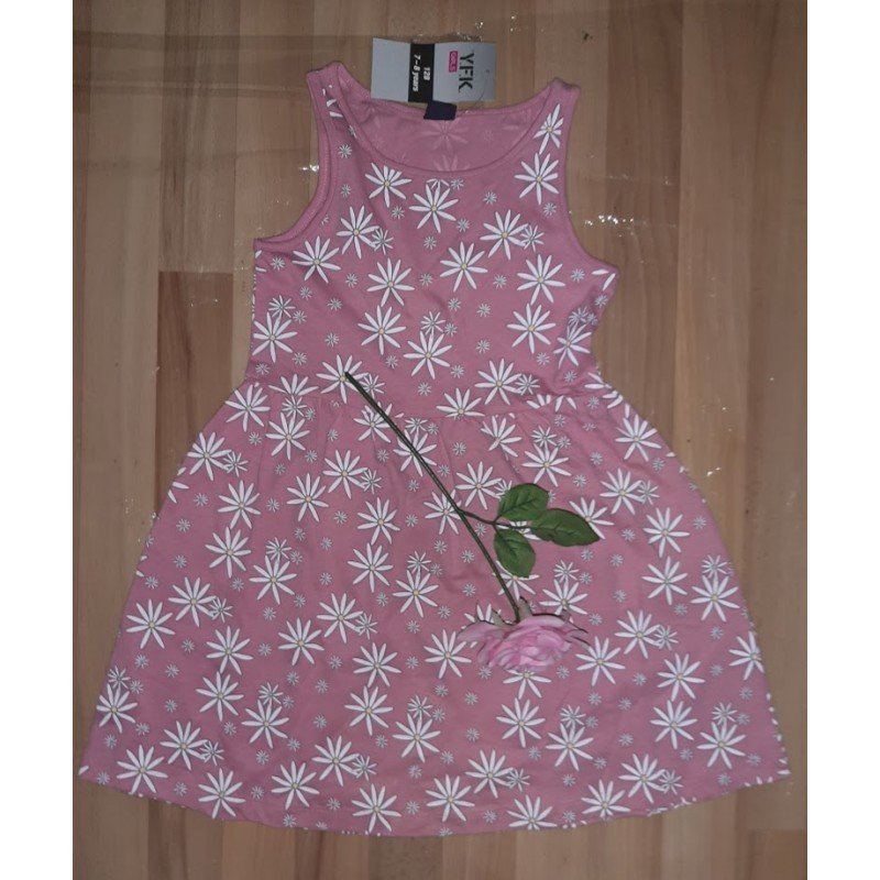 Kinderjurk met witte bloemen