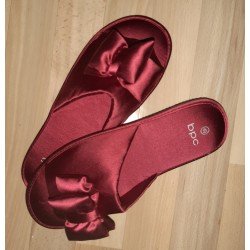 Ladies slippers shiny dark red with elegant bow